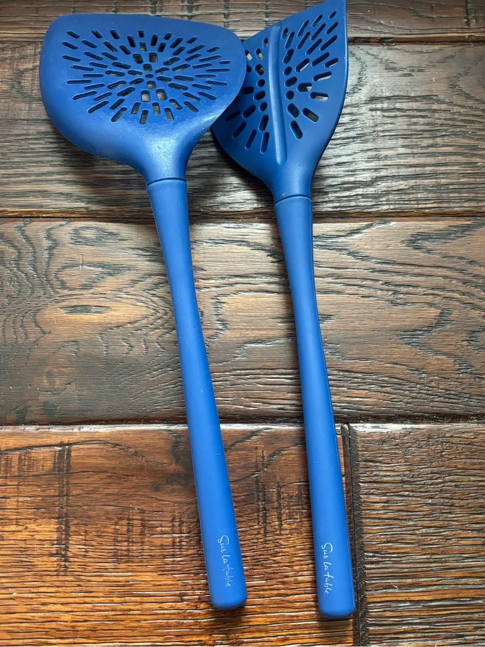 Blue Sur La Table meat separator and Spatula Set